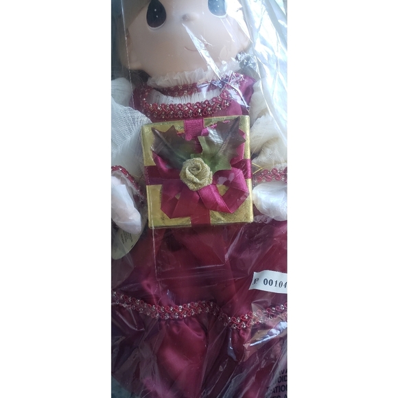 2. Christmas Precious Moments doll - Picture 2 of 14